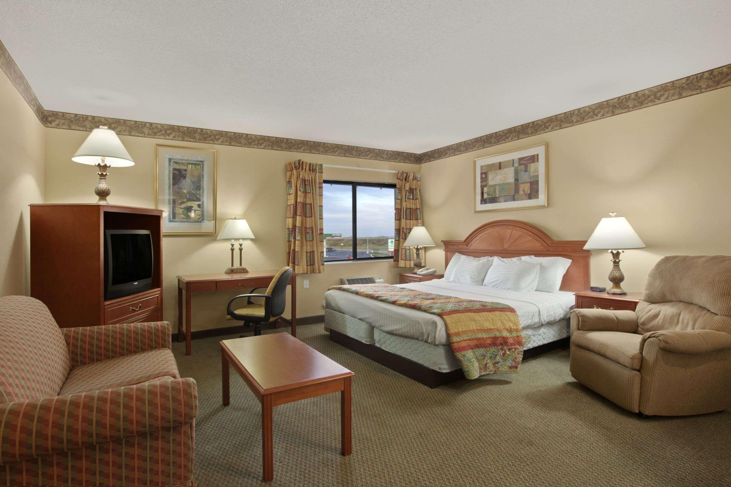Days By Wyndham Hotel Grants