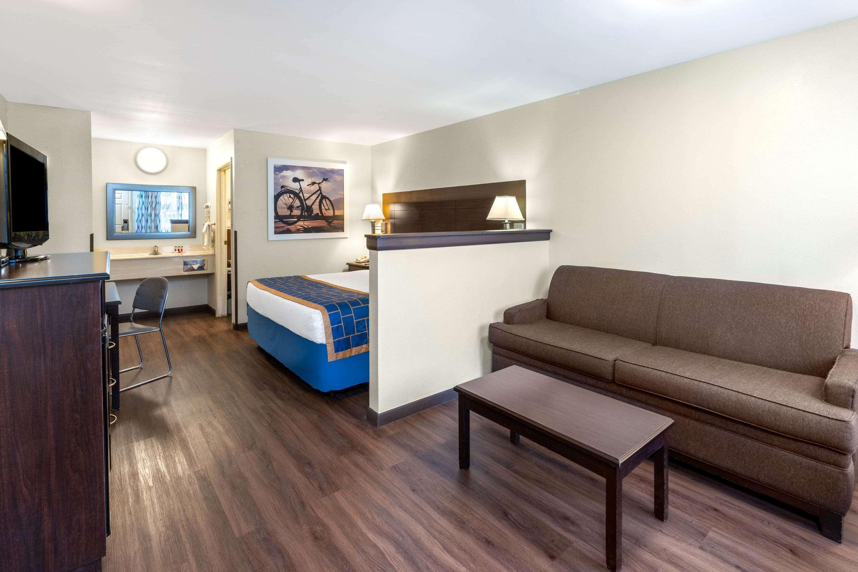 Hotel Days By Wyndham Grants
