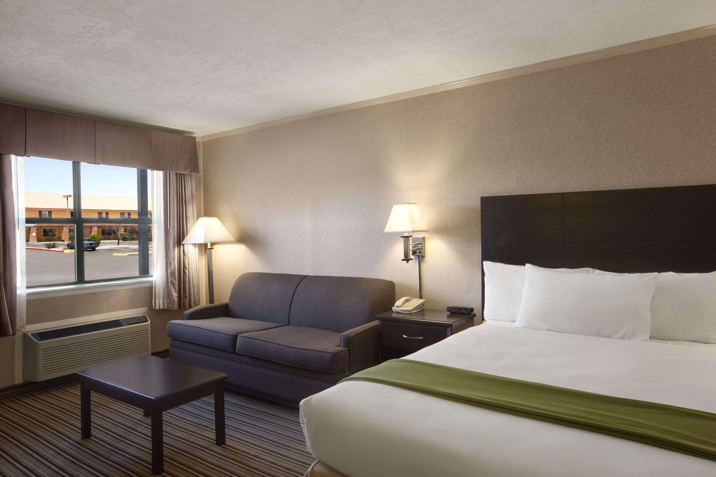 Days By Wyndham Hotel Grants