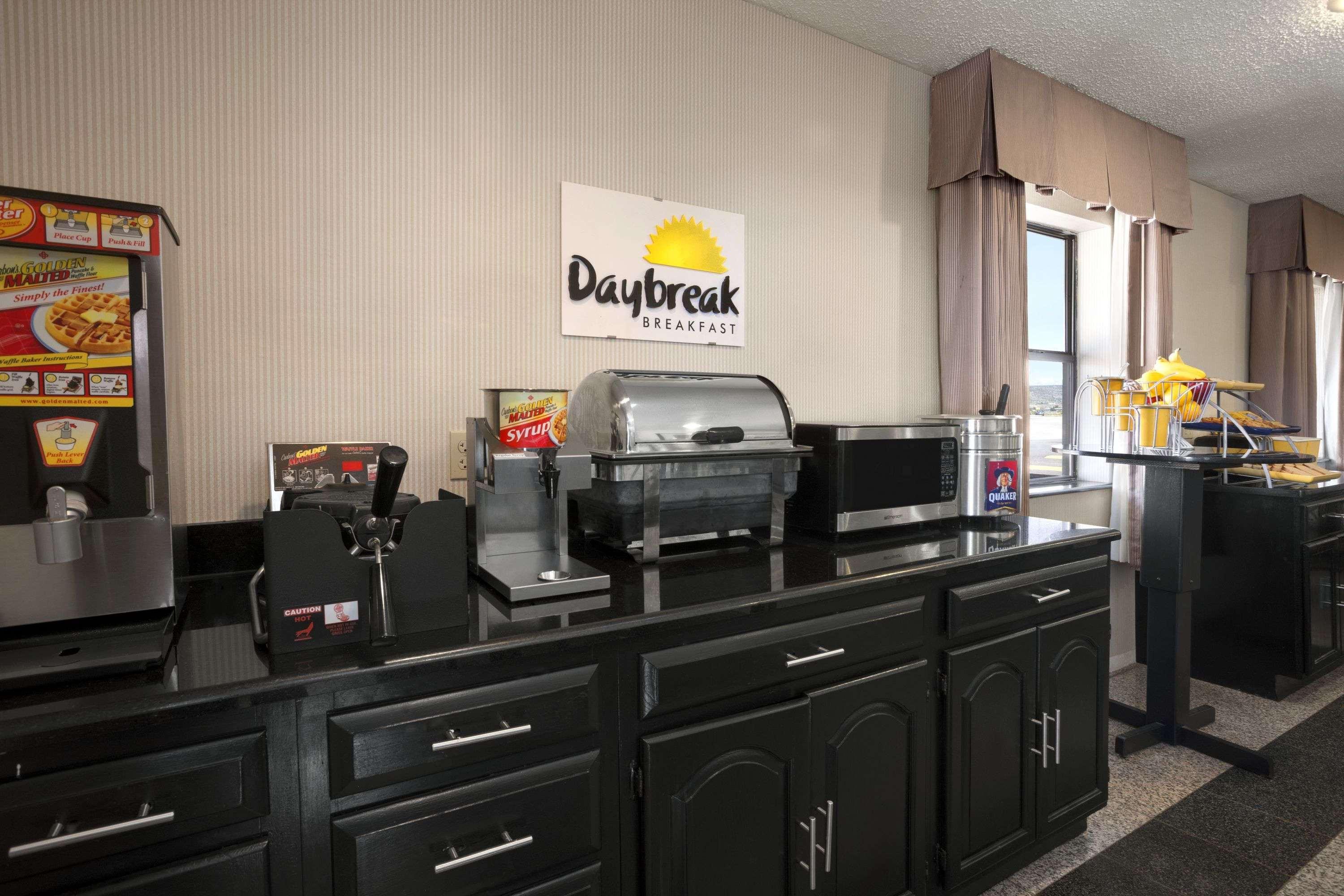 Days By Wyndham Hotel Grants